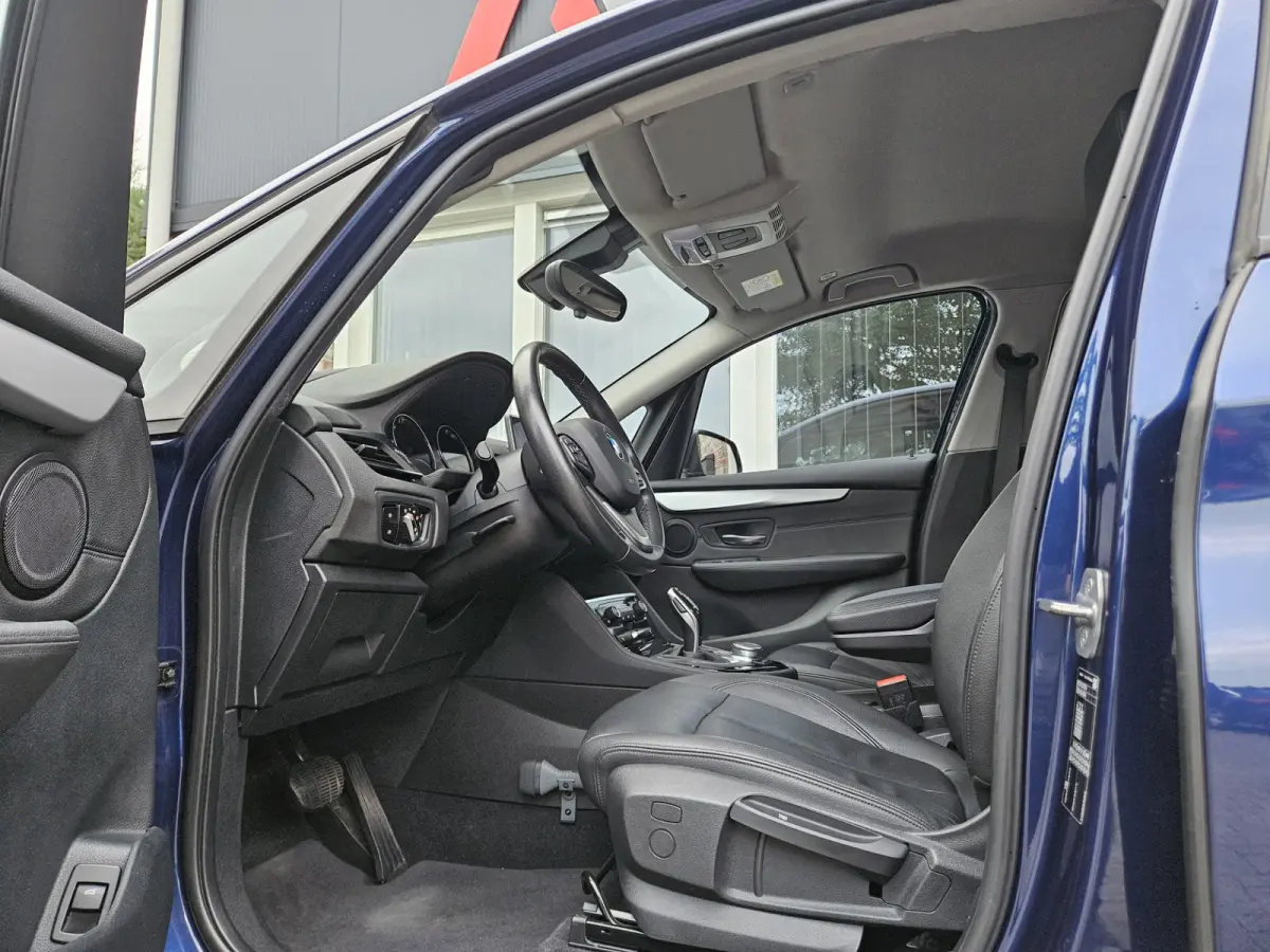218i High Executive Edition Automaat! Trekhaak! Leer! NAP! 140PK! Nette Auto! Dealer Onderhouden!