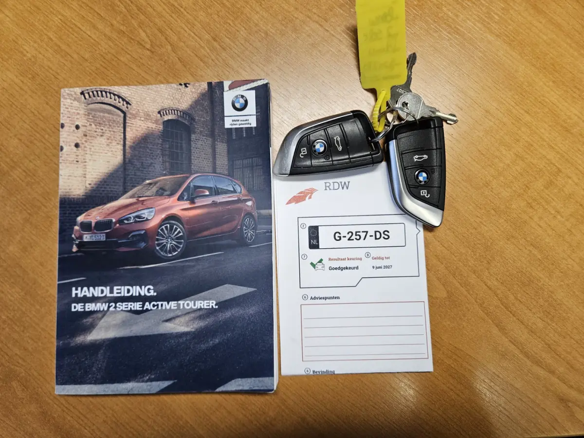 218i High Executive Edition Automaat! Trekhaak! Leer! NAP! 140PK! Nette Auto! Dealer Onderhouden!