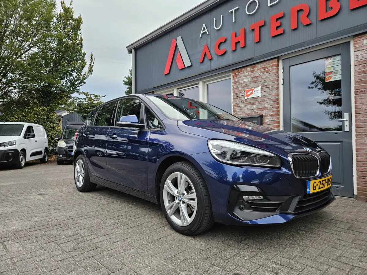 218i High Executive Edition Automaat! Trekhaak! Leer! NAP! 140PK! Nette Auto! Dealer Onderhouden!