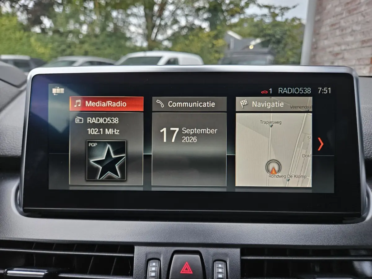 218i High Executive Edition Automaat! Trekhaak! Leer! NAP! 140PK! Nette Auto! Dealer Onderhouden!