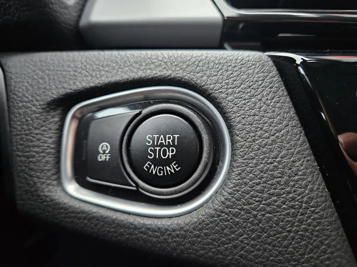 218i High Executive Edition Automaat! Trekhaak! Leer! NAP! 140PK! Nette Auto! Dealer Onderhouden!