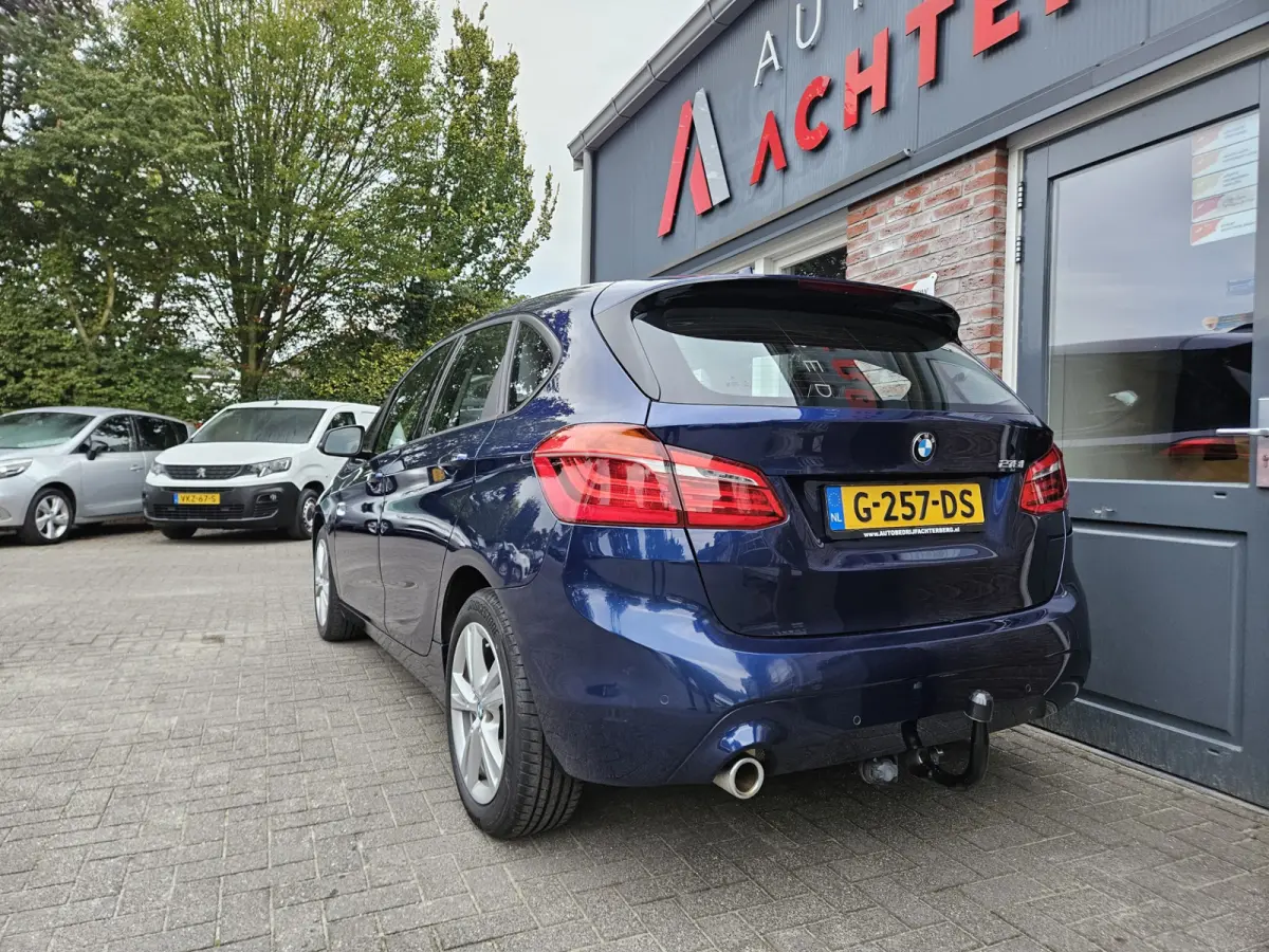 218i High Executive Edition Automaat! Trekhaak! Leer! NAP! 140PK! Nette Auto! Dealer Onderhouden!