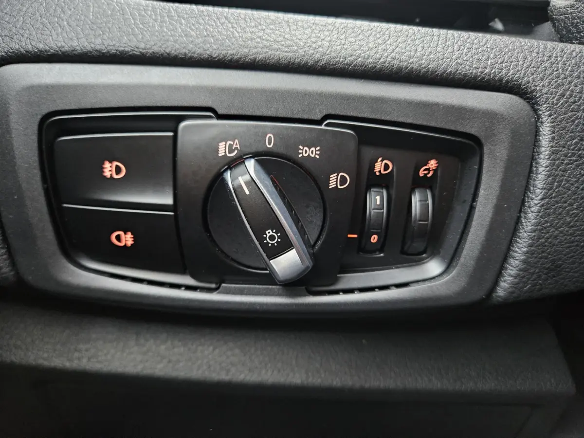 218i High Executive Edition Automaat! Trekhaak! Leer! NAP! 140PK! Nette Auto! Dealer Onderhouden!