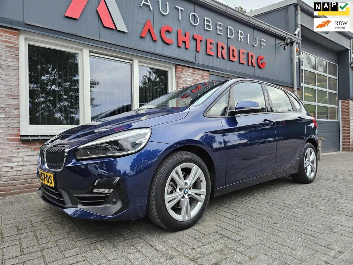 218i High Executive Edition Automaat! Trekhaak! Leer! NAP! 140PK! Nette Auto! Dealer Onderhouden!