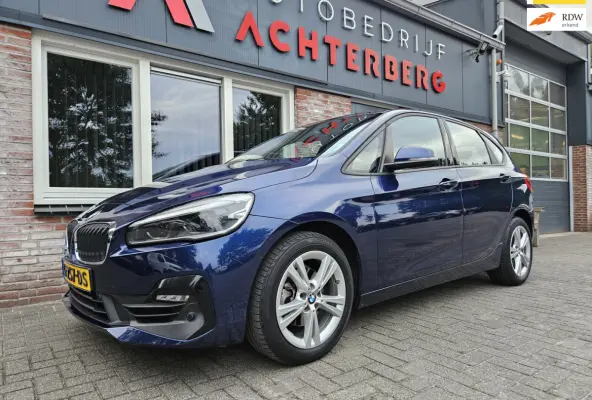 218i High Executive Edition Automaat! Trekhaak! Leer! NAP! 140PK! Nette Auto! Dealer Onderhouden!