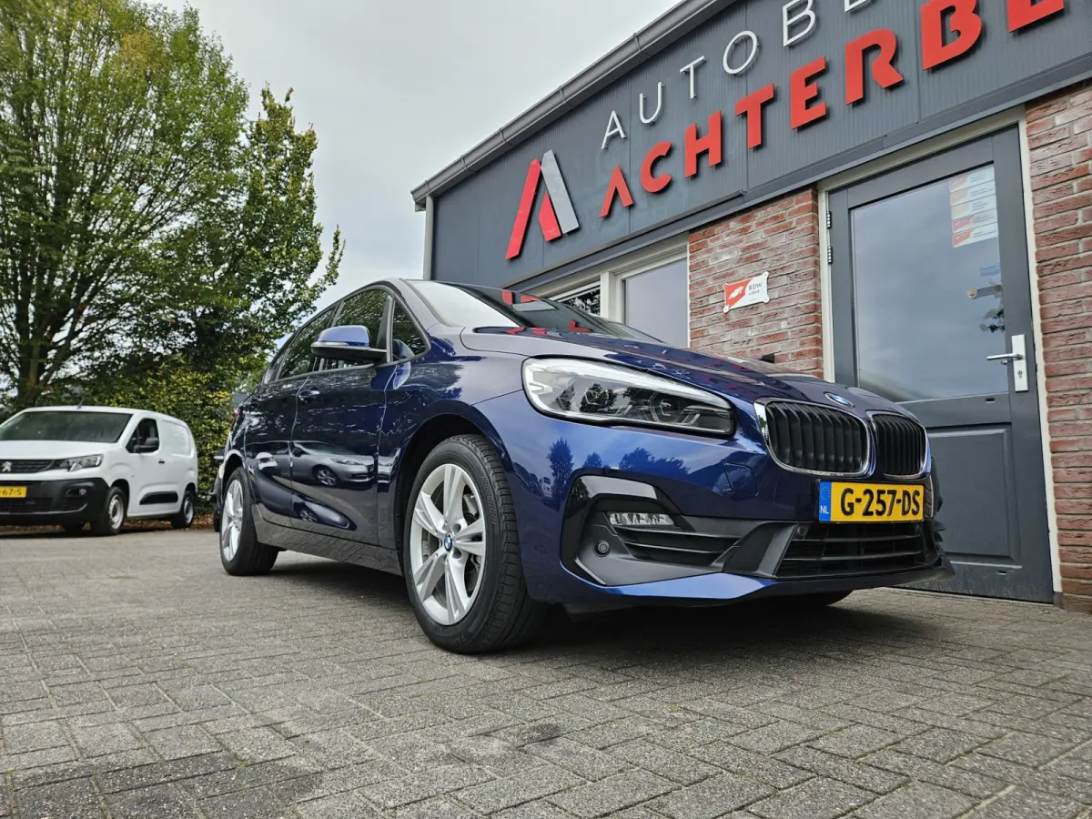 218i High Executive Edition Automaat! Trekhaak! Leer! NAP! 140PK! Nette Auto! Dealer Onderhouden!
