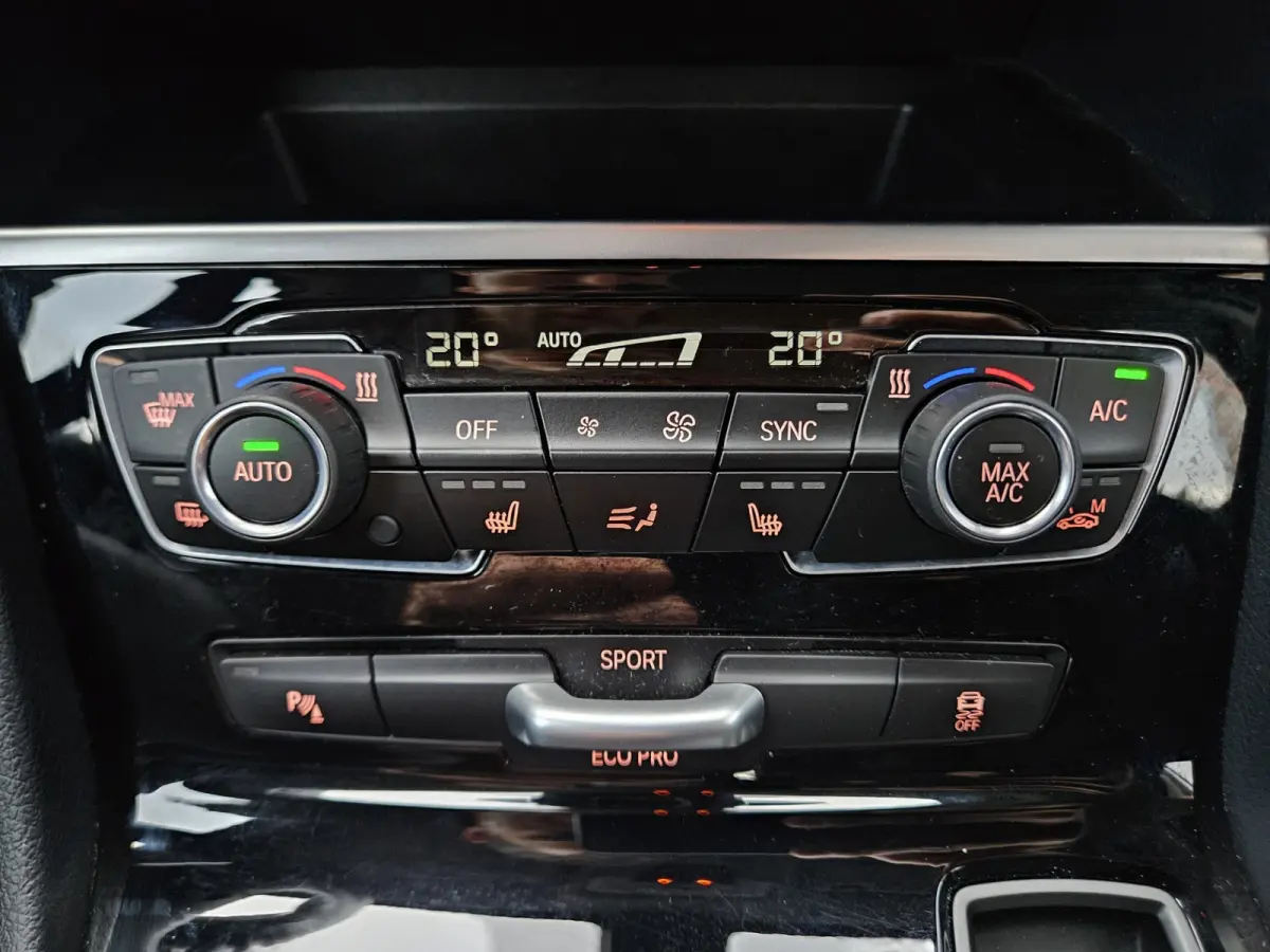 218i High Executive Edition Automaat! Trekhaak! Leer! NAP! 140PK! Nette Auto! Dealer Onderhouden!
