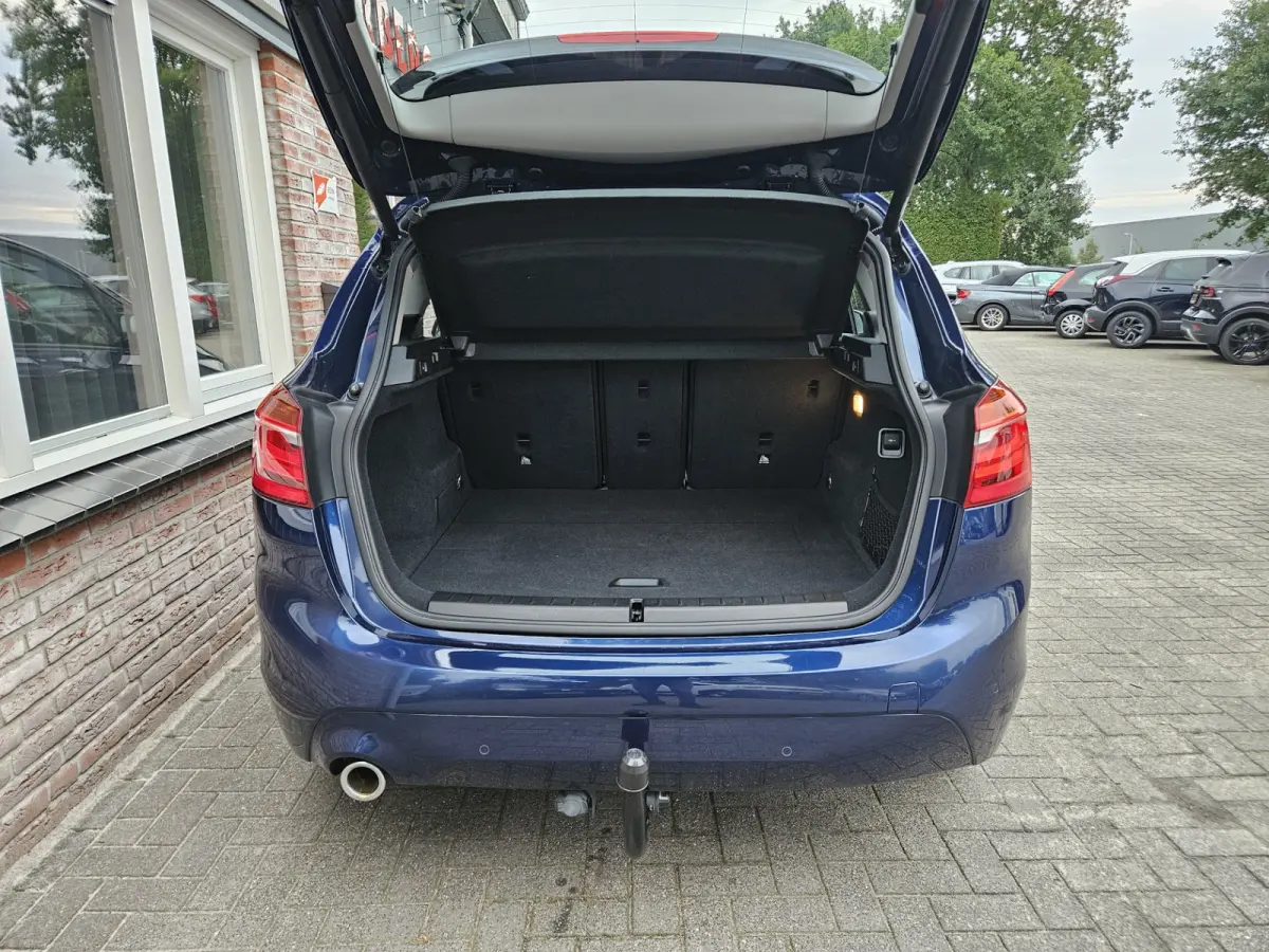218i High Executive Edition Automaat! Trekhaak! Leer! NAP! 140PK! Nette Auto! Dealer Onderhouden!
