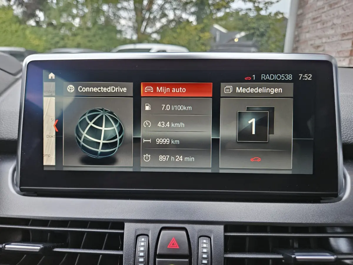 218i High Executive Edition Automaat! Trekhaak! Leer! NAP! 140PK! Nette Auto! Dealer Onderhouden!