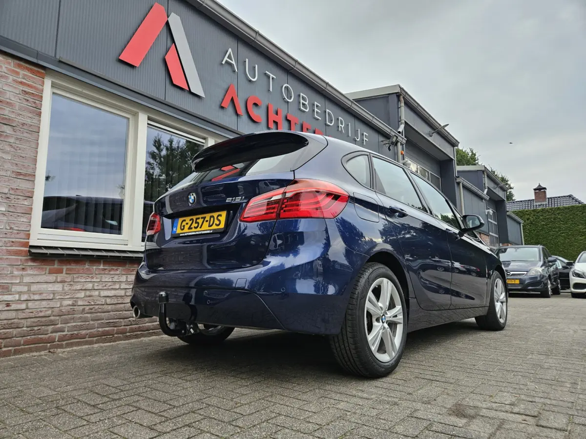 218i High Executive Edition Automaat! Trekhaak! Leer! NAP! 140PK! Nette Auto! Dealer Onderhouden!