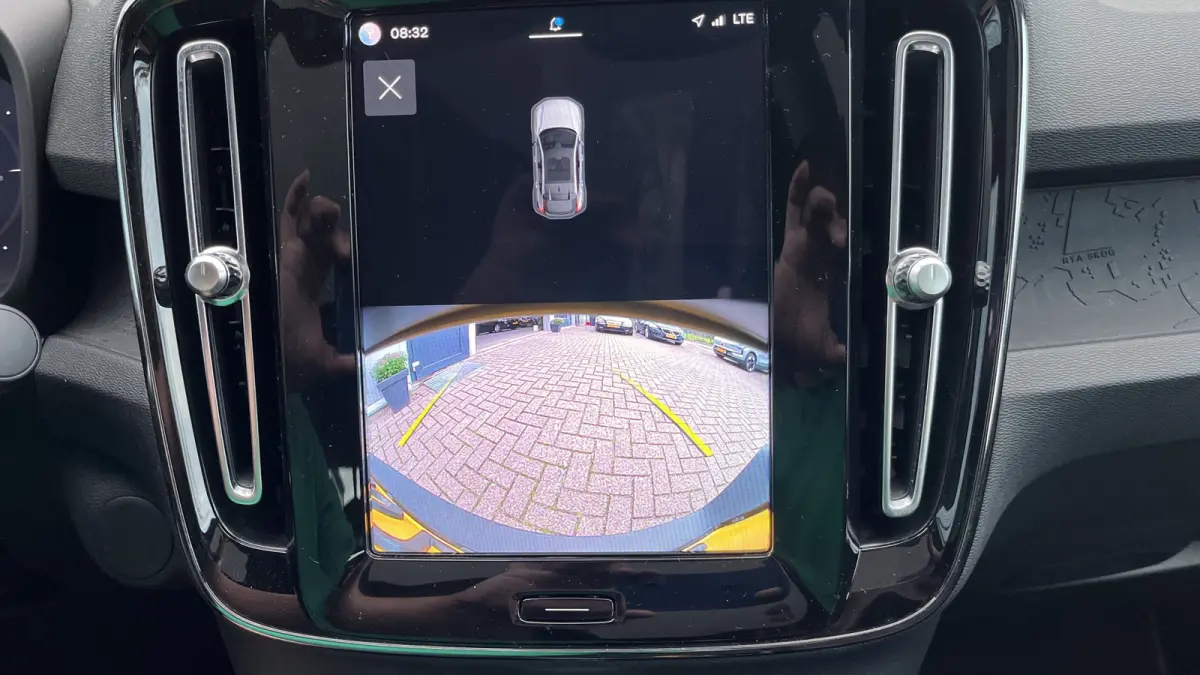 Recharge Plus 69 kWh | Panoramadak | achteruitrij camera | keyless entry | stuur verwarmd | dodehoekdetectie met correctie | Audio installatie premium | SOH 95%