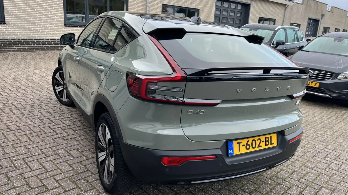 Recharge Plus 69 kWh | Panoramadak | achteruitrij camera | keyless entry | stuur verwarmd | dodehoekdetectie met correctie | Audio installatie premium | SOH 95%
