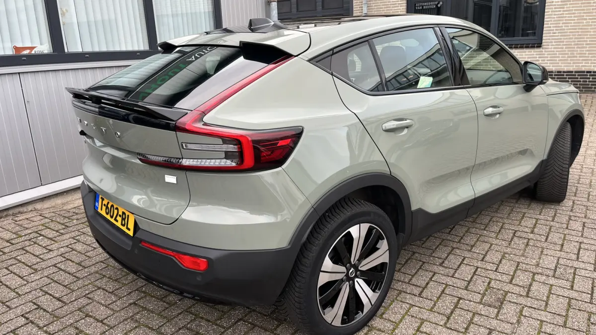 Recharge Plus 69 kWh | Panoramadak | achteruitrij camera | keyless entry | stuur verwarmd | dodehoekdetectie met correctie | Audio installatie premium | SOH 95%