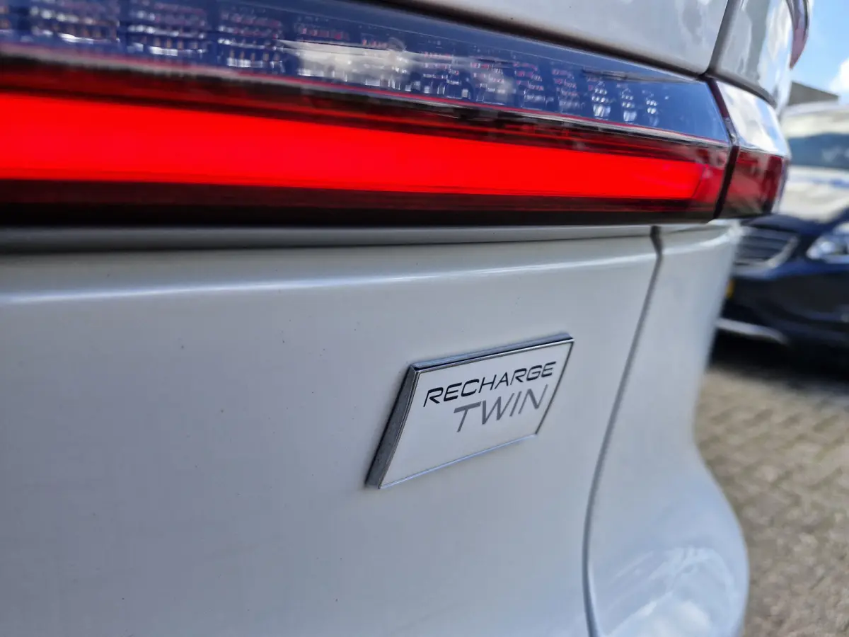 Recharge Twin Intro Edition 78 kWh | Crystal White Pearl | getinten ramen | warmte pomp