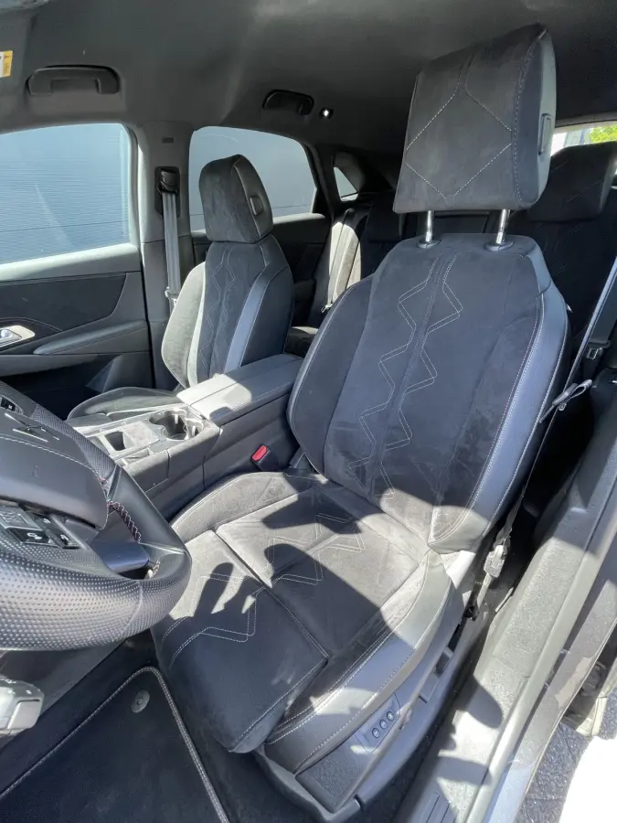 225pk E-Tense Performance Line+ (360gr Camera - Keyless Entry - Elektrische stoelen incl geheugen - Adaptieve Cruise Controle - Parkeersensoren V+A - Alcantara)