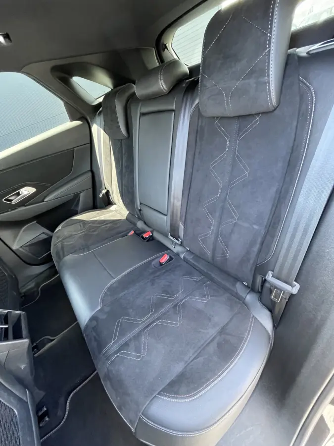 225pk E-Tense Performance Line+ (360gr Camera - Keyless Entry - Elektrische stoelen incl geheugen - Adaptieve Cruise Controle - Parkeersensoren V+A - Alcantara)