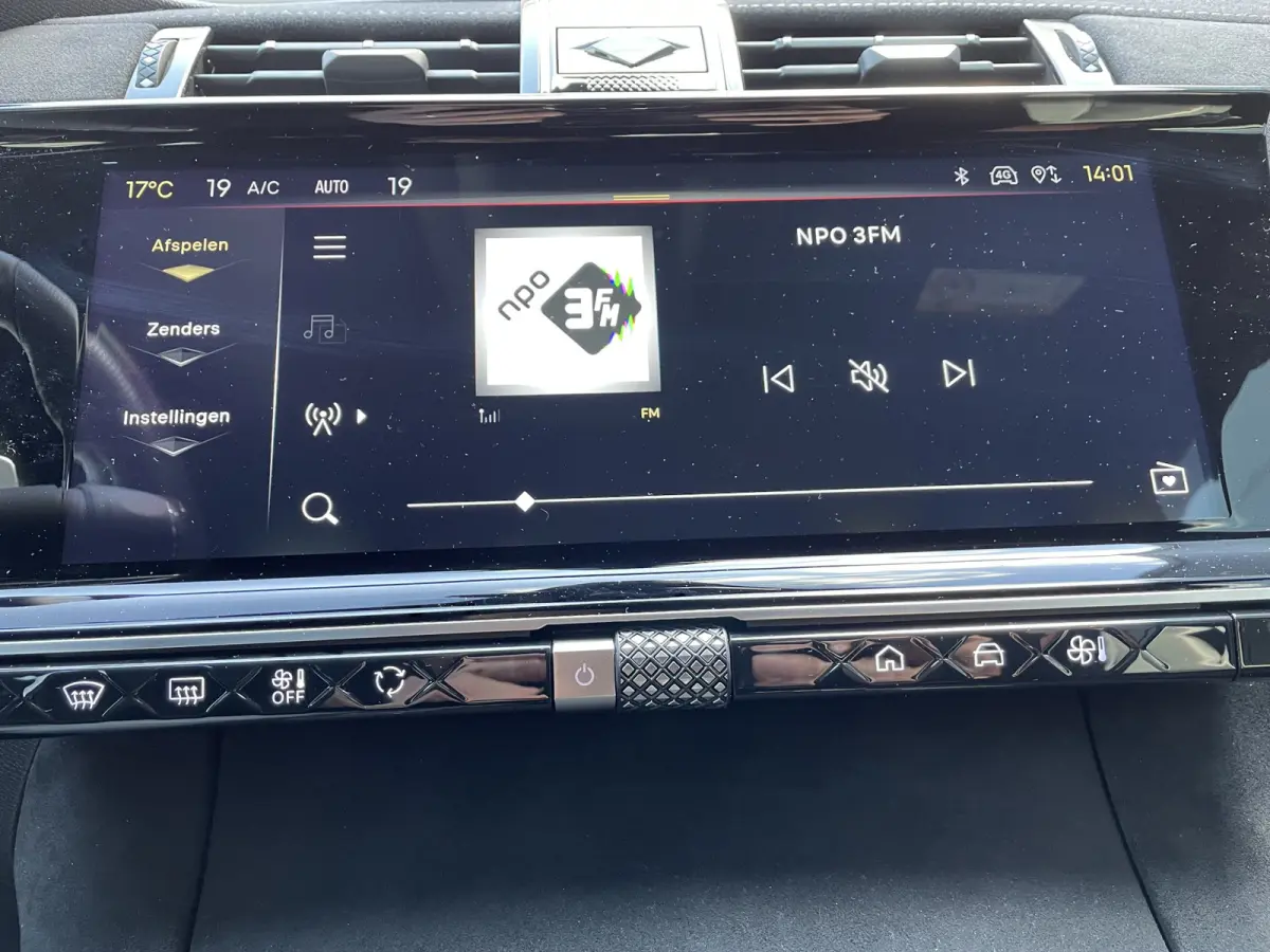225pk E-Tense Performance Line+ (360gr Camera - Keyless Entry - Elektrische stoelen incl geheugen - Adaptieve Cruise Controle - Parkeersensoren V+A - Alcantara)