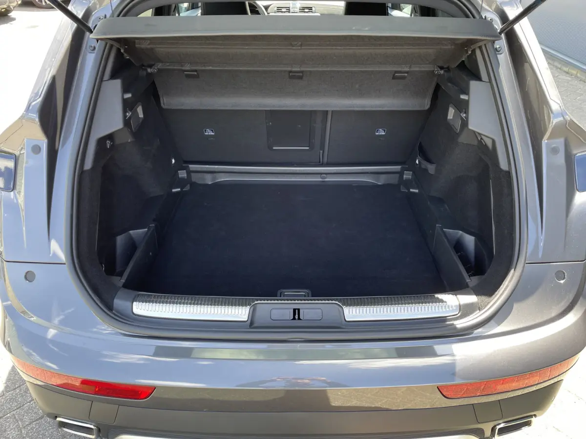 225pk E-Tense Performance Line+ (360gr Camera - Keyless Entry - Elektrische stoelen incl geheugen - Adaptieve Cruise Controle - Parkeersensoren V+A - Alcantara)