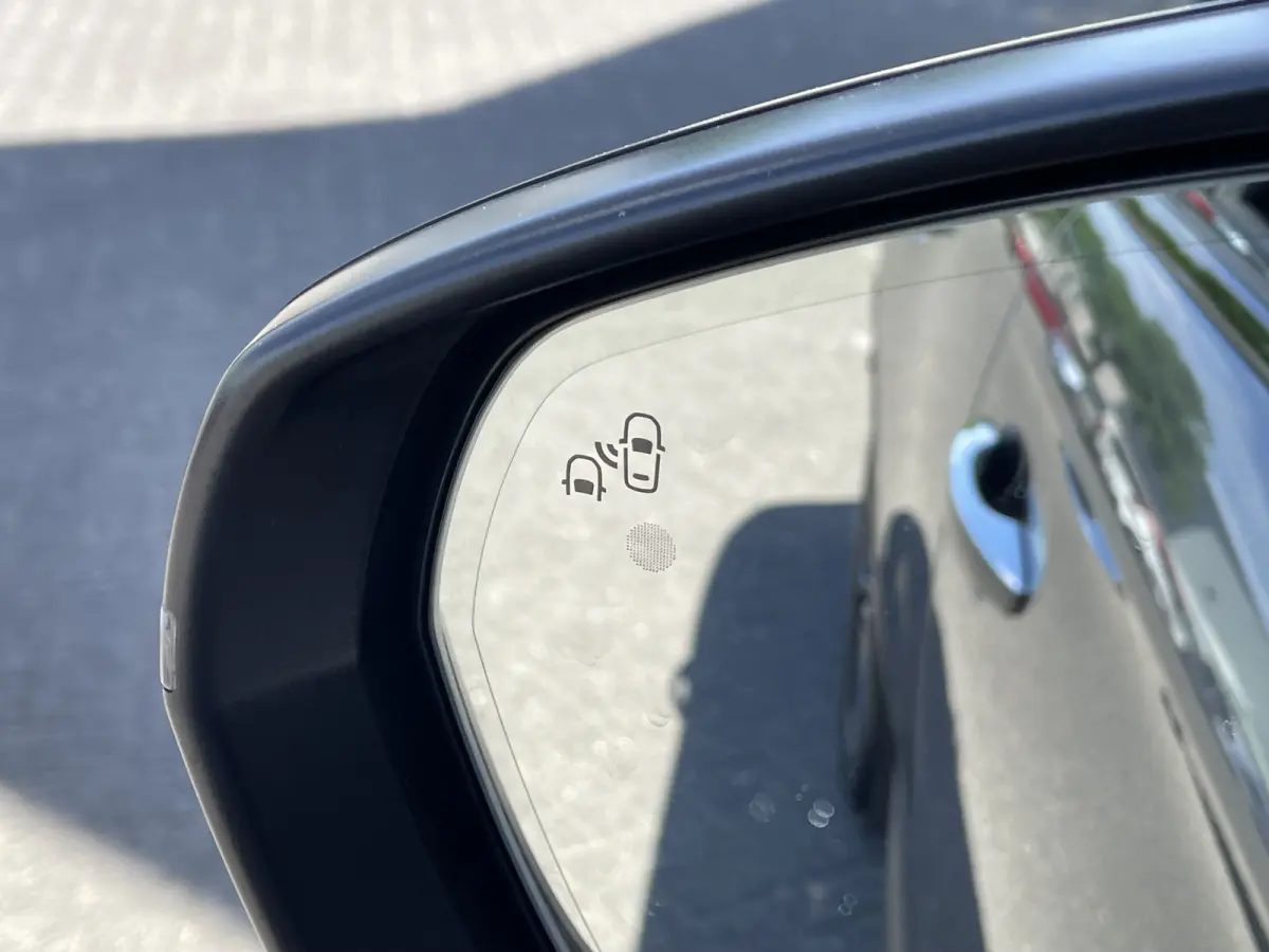 225pk E-Tense Performance Line+ (360gr Camera - Keyless Entry - Elektrische stoelen incl geheugen - Adaptieve Cruise Controle - Parkeersensoren V+A - Alcantara)