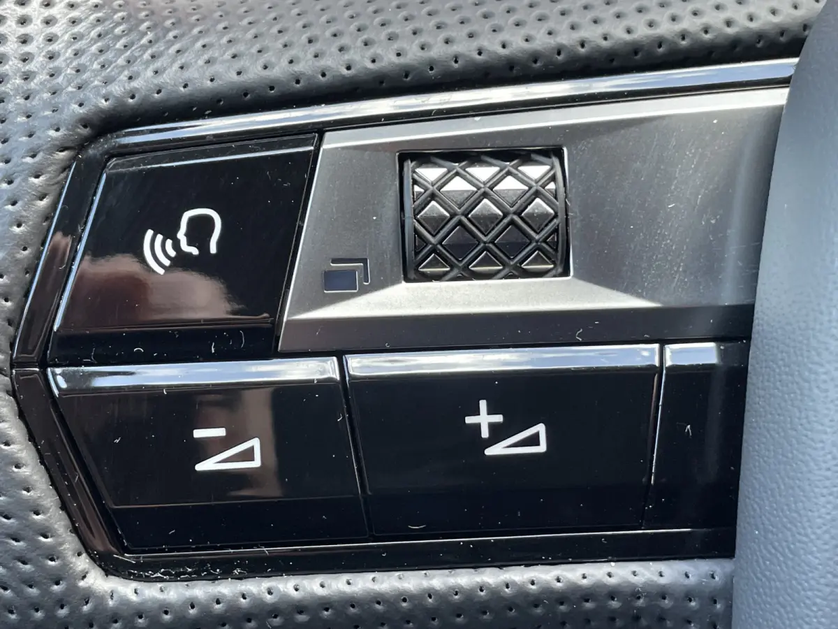 225pk E-Tense Performance Line+ (360gr Camera - Keyless Entry - Elektrische stoelen incl geheugen - Adaptieve Cruise Controle - Parkeersensoren V+A - Alcantara)