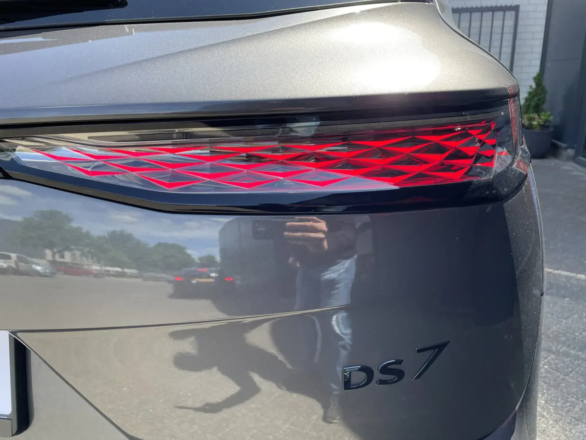 225pk E-Tense Performance Line+ (360gr Camera - Keyless Entry - Elektrische stoelen incl geheugen - Adaptieve Cruise Controle - Parkeersensoren V+A - Alcantara)