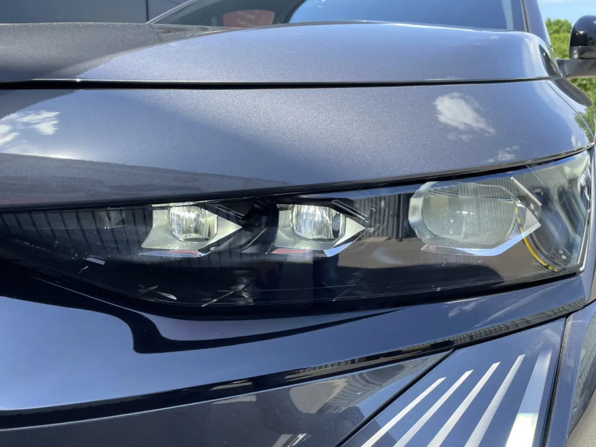 225pk E-Tense Performance Line+ (360gr Camera - Keyless Entry - Elektrische stoelen incl geheugen - Adaptieve Cruise Controle - Parkeersensoren V+A - Alcantara)