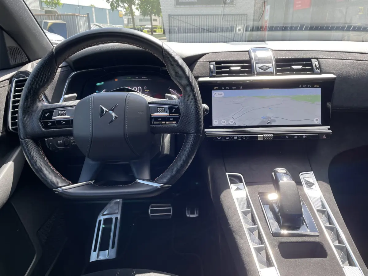 225pk E-Tense Performance Line+ (360gr Camera - Keyless Entry - Elektrische stoelen incl geheugen - Adaptieve Cruise Controle - Parkeersensoren V+A - Alcantara)