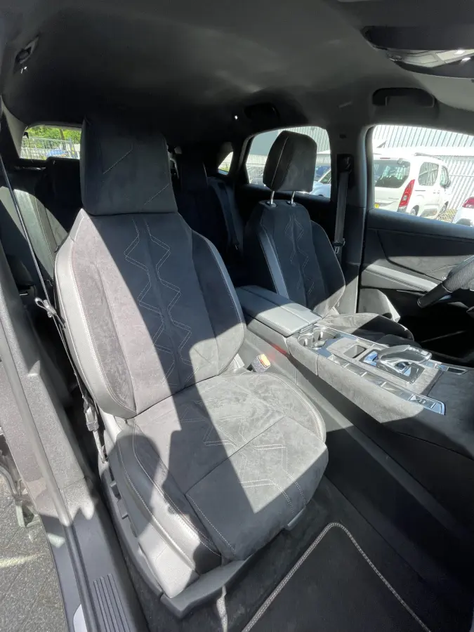 225pk E-Tense Performance Line+ (360gr Camera - Keyless Entry - Elektrische stoelen incl geheugen - Adaptieve Cruise Controle - Parkeersensoren V+A - Alcantara)