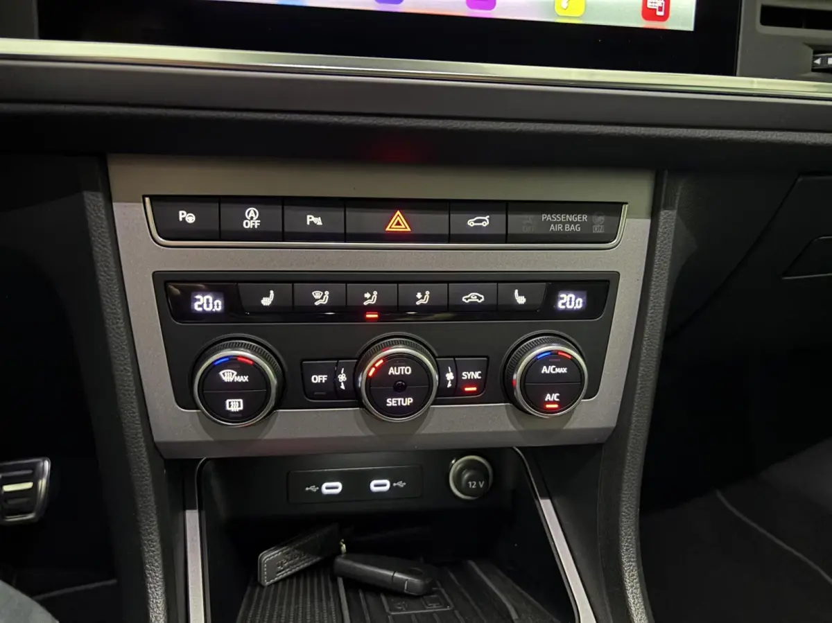 1.5 TSI FR Business Intense,Pano,Stoelverw.,LED