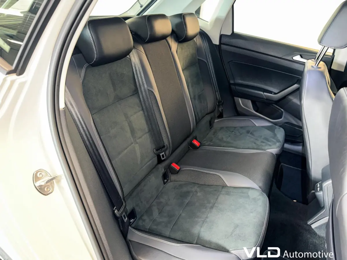 1.0 TSI IQ CAM STOELVW ACC NAVI R-LINE SFEER