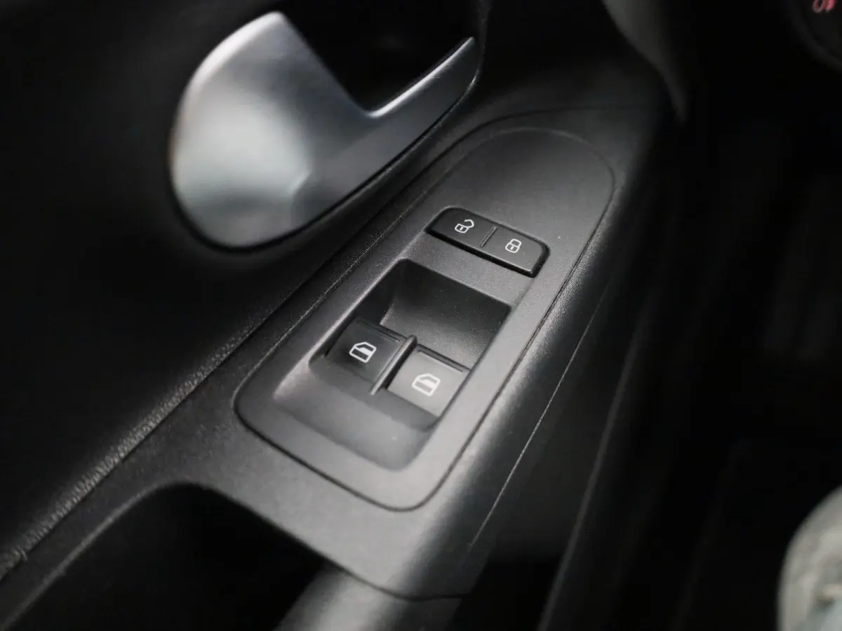 Up! 1.0 65 PK| Origineel Nederlands | 1e Eigenaar | Airco | DAB+ | Bluetooth | Navigatie Via App | 5 Deurs