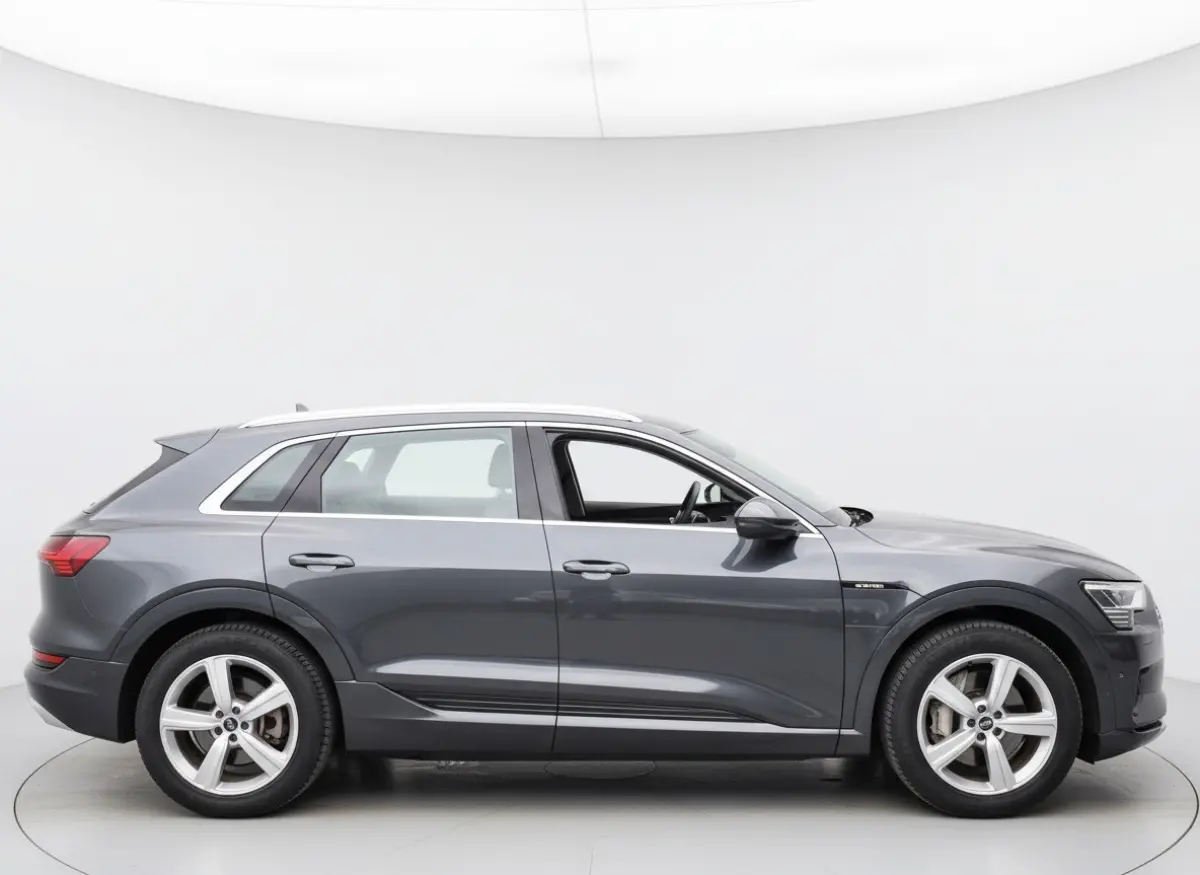 50 QUATTRO BUSINESS EDITION 71 kWh CAMERA/MEMORY/LUCHTVERING/SOH94%