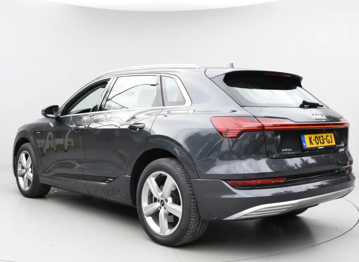 50 QUATTRO BUSINESS EDITION 71 kWh CAMERA/MEMORY/LUCHTVERING/SOH94%