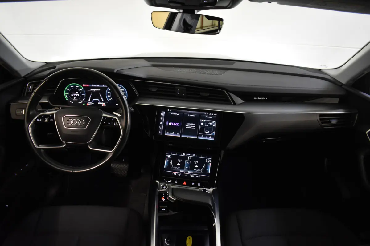 50 QUATTRO BUSINESS EDITION 71 kWh CAMERA/MEMORY/LUCHTVERING/SOH94%