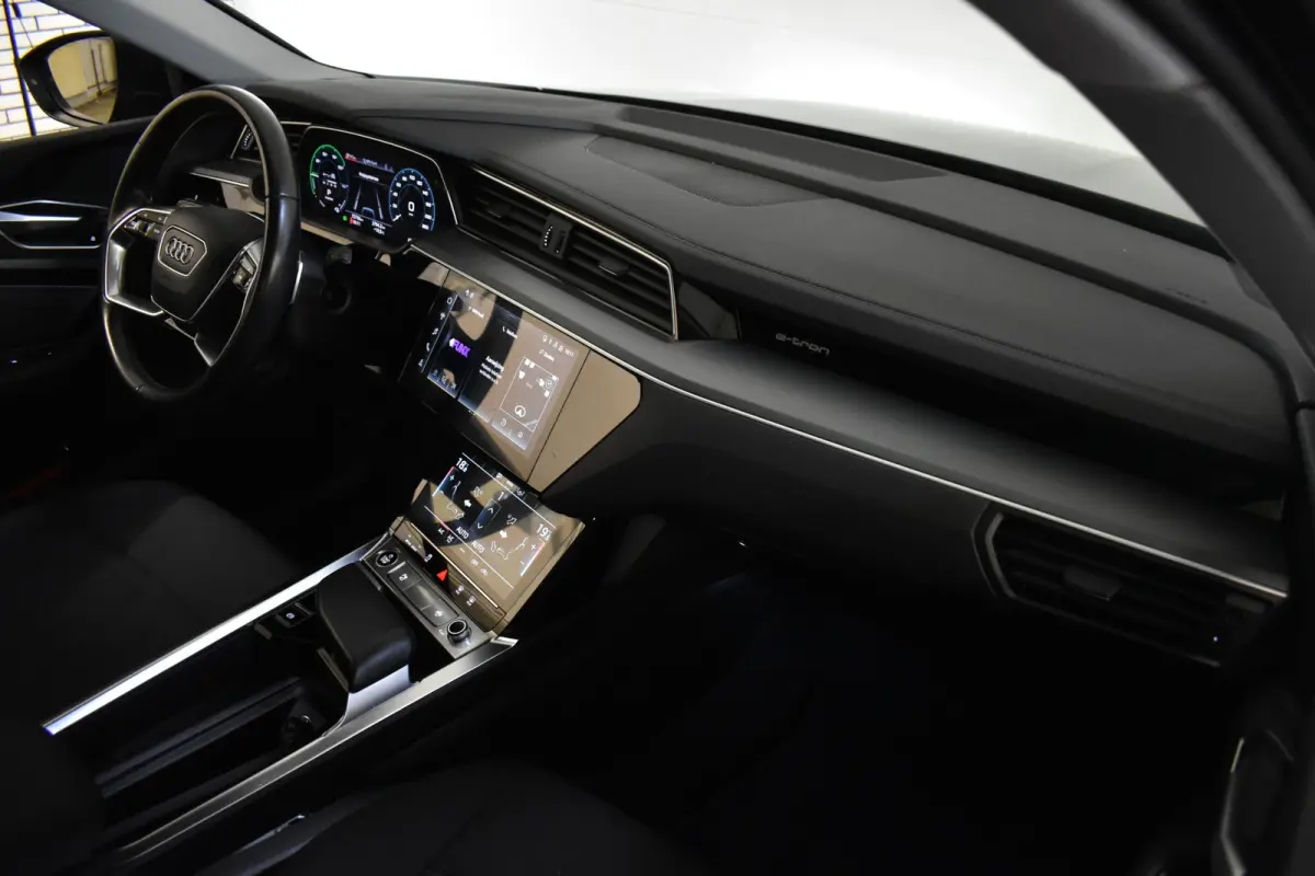 50 QUATTRO BUSINESS EDITION 71 kWh CAMERA/MEMORY/LUCHTVERING/SOH94%