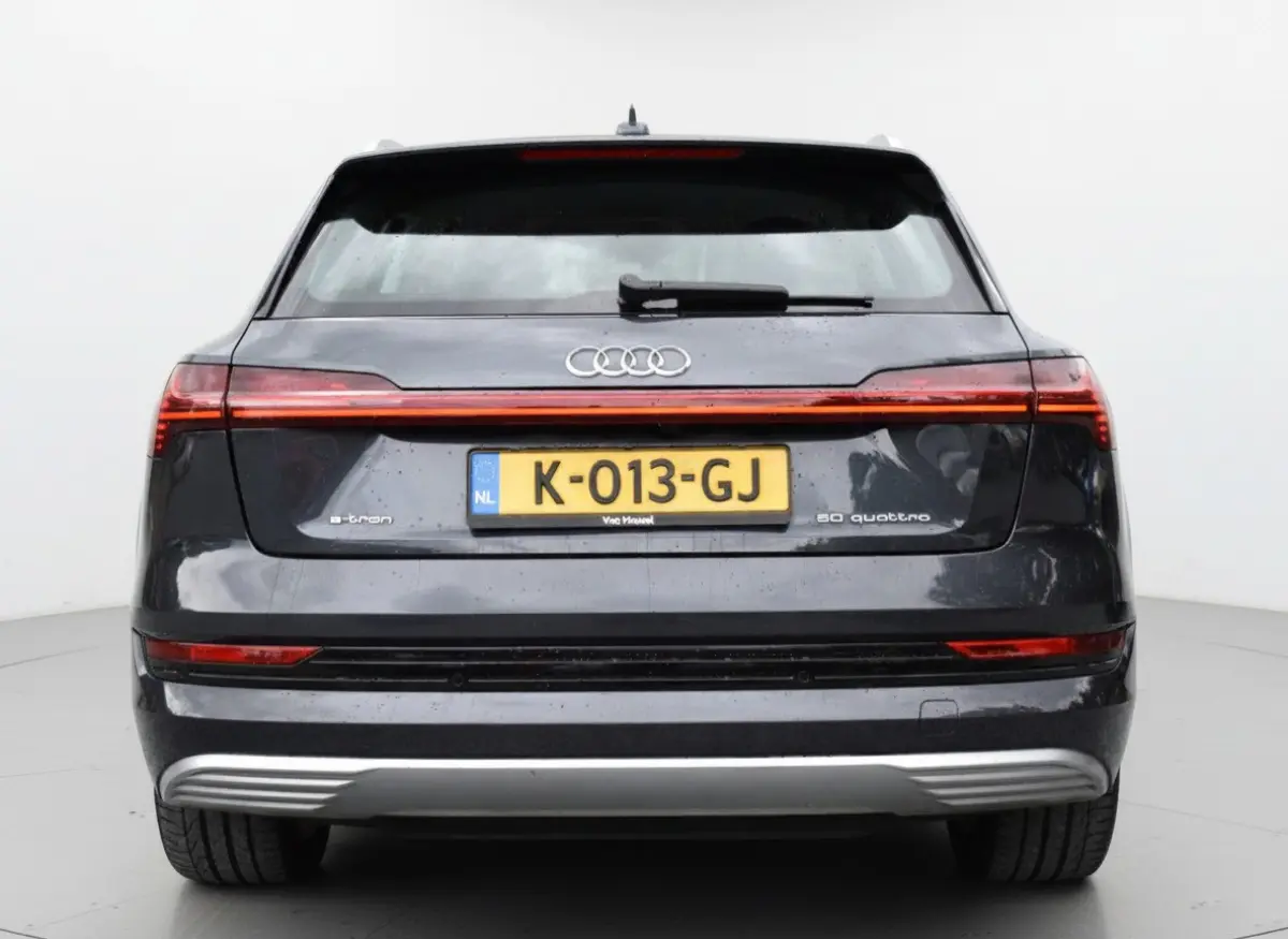50 QUATTRO BUSINESS EDITION 71 kWh CAMERA/MEMORY/LUCHTVERING/SOH94%