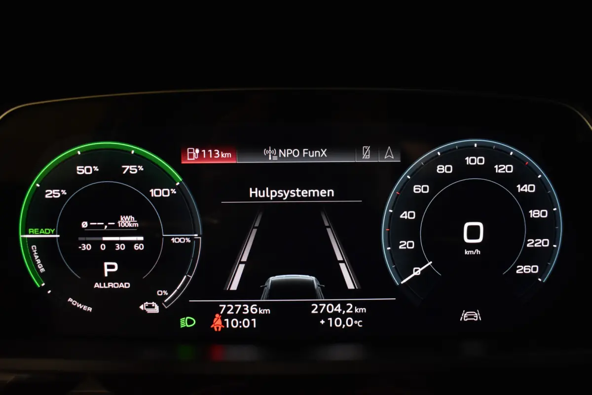 50 QUATTRO BUSINESS EDITION 71 kWh CAMERA/MEMORY/LUCHTVERING/SOH94%
