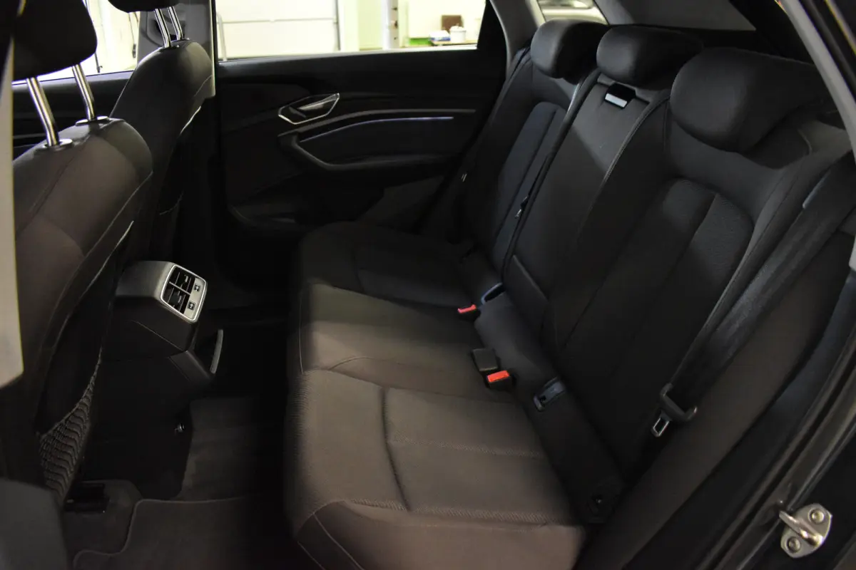 50 QUATTRO BUSINESS EDITION 71 kWh CAMERA/MEMORY/LUCHTVERING/SOH94%