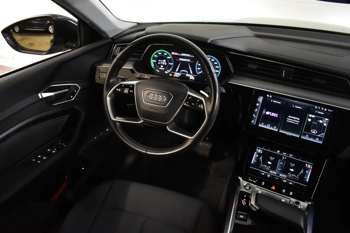 50 QUATTRO BUSINESS EDITION 71 kWh CAMERA/MEMORY/LUCHTVERING/SOH94%