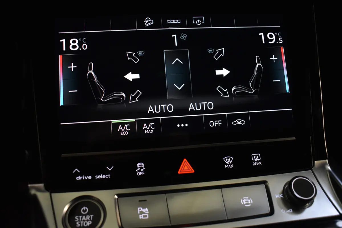 50 QUATTRO BUSINESS EDITION 71 kWh CAMERA/MEMORY/LUCHTVERING/SOH94%
