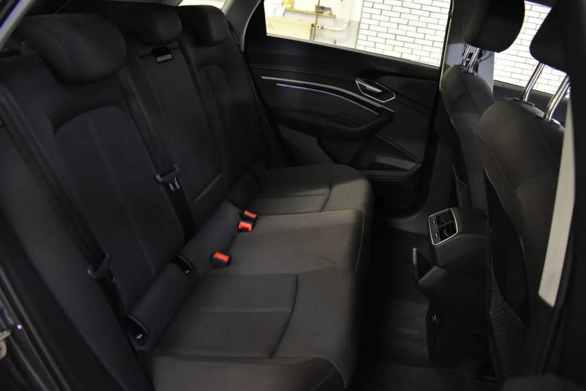 50 QUATTRO BUSINESS EDITION 71 kWh CAMERA/MEMORY/LUCHTVERING/SOH94%