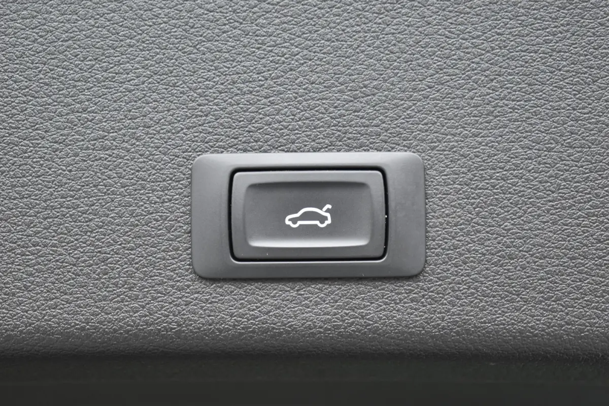50 QUATTRO BUSINESS EDITION 71 kWh CAMERA/MEMORY/LUCHTVERING/SOH94%