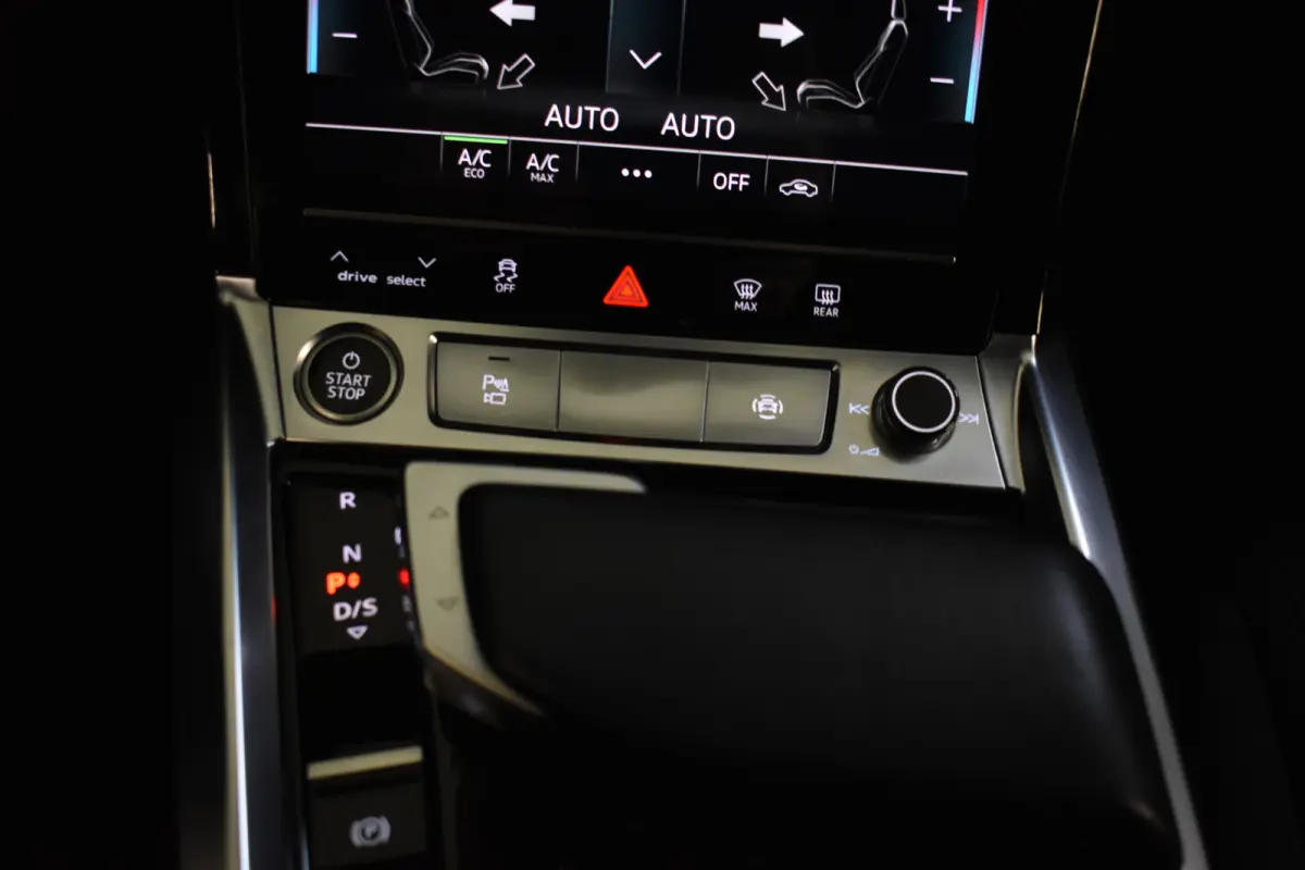 50 QUATTRO BUSINESS EDITION 71 kWh CAMERA/MEMORY/LUCHTVERING/SOH94%
