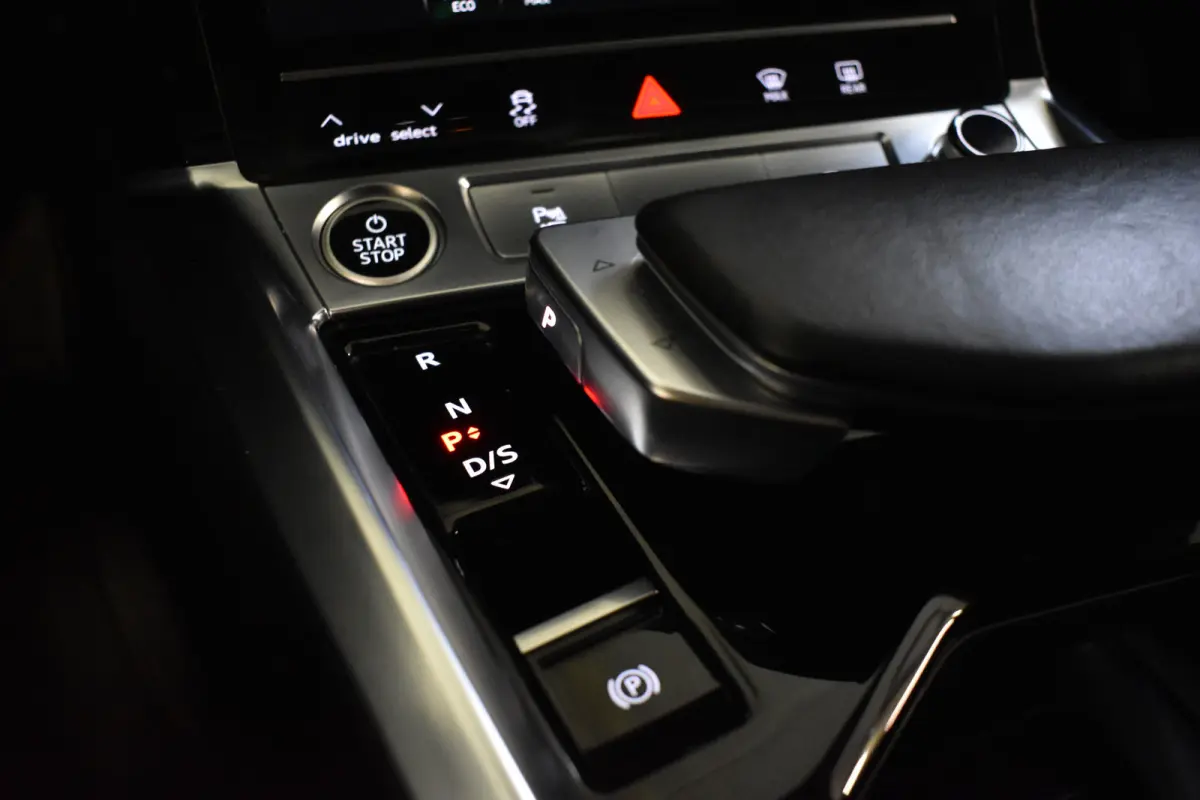 50 QUATTRO BUSINESS EDITION 71 kWh CAMERA/MEMORY/LUCHTVERING/SOH94%