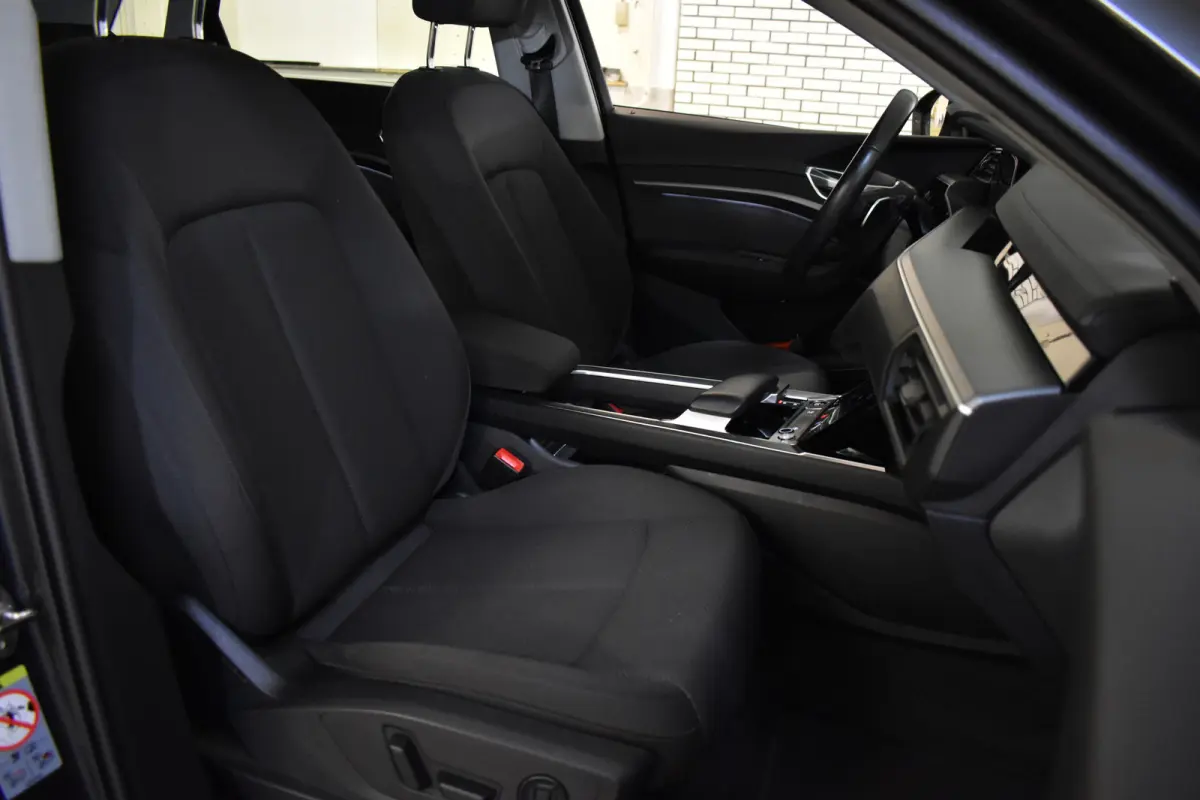 50 QUATTRO BUSINESS EDITION 71 kWh CAMERA/MEMORY/LUCHTVERING/SOH94%