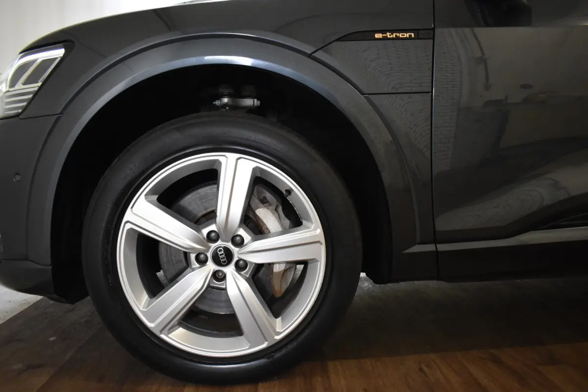 50 QUATTRO BUSINESS EDITION 71 kWh CAMERA/MEMORY/LUCHTVERING/SOH94%