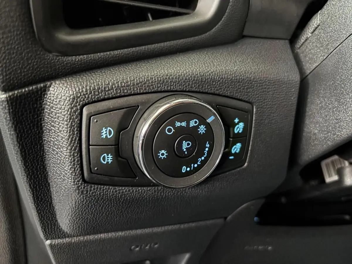 1.0 EcoBoost Titanium,17", LED, Trekhaak