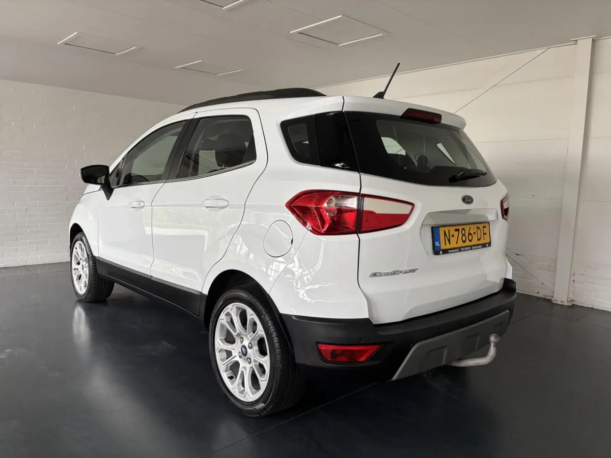 1.0 EcoBoost Titanium,17", LED, Trekhaak
