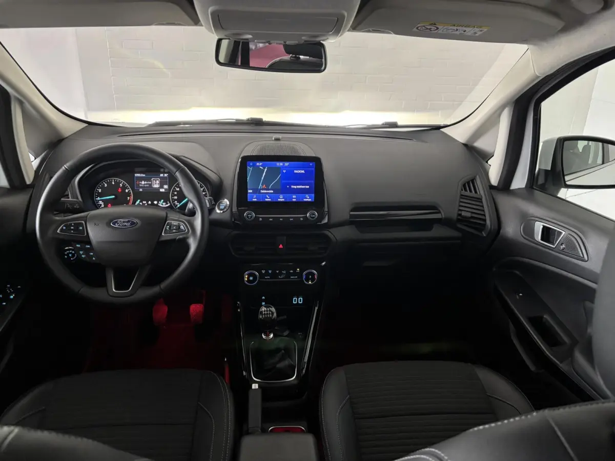 1.0 EcoBoost Titanium,17", LED, Trekhaak