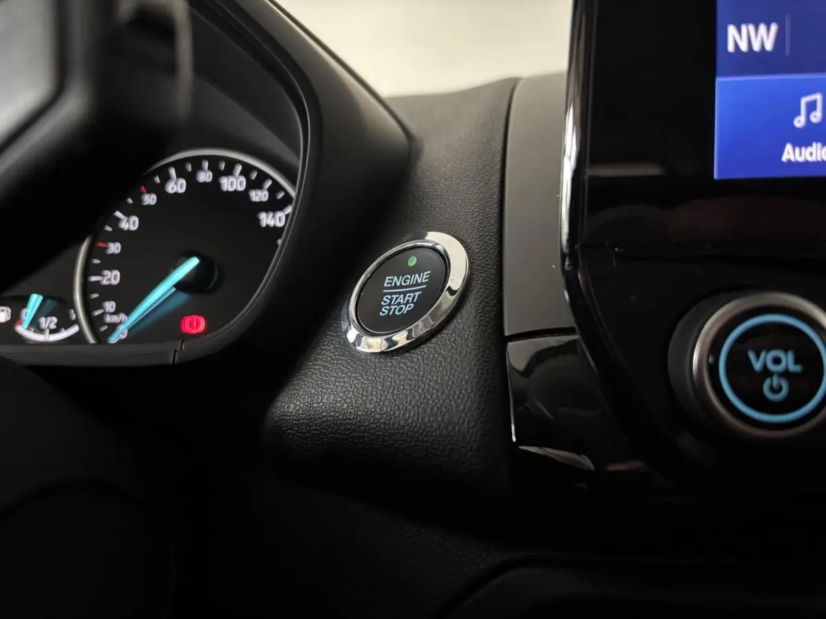 1.0 EcoBoost Titanium,17", LED, Trekhaak